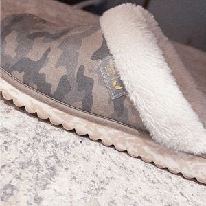 Size 7 dr scholls fur lined clogs